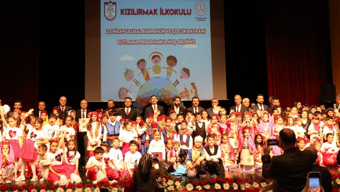 Sivas'ta 23 Nisan Ulusal Egemenlik ve Çocuk Bayramı dolayısıyla kutlama programı düzenlendi.