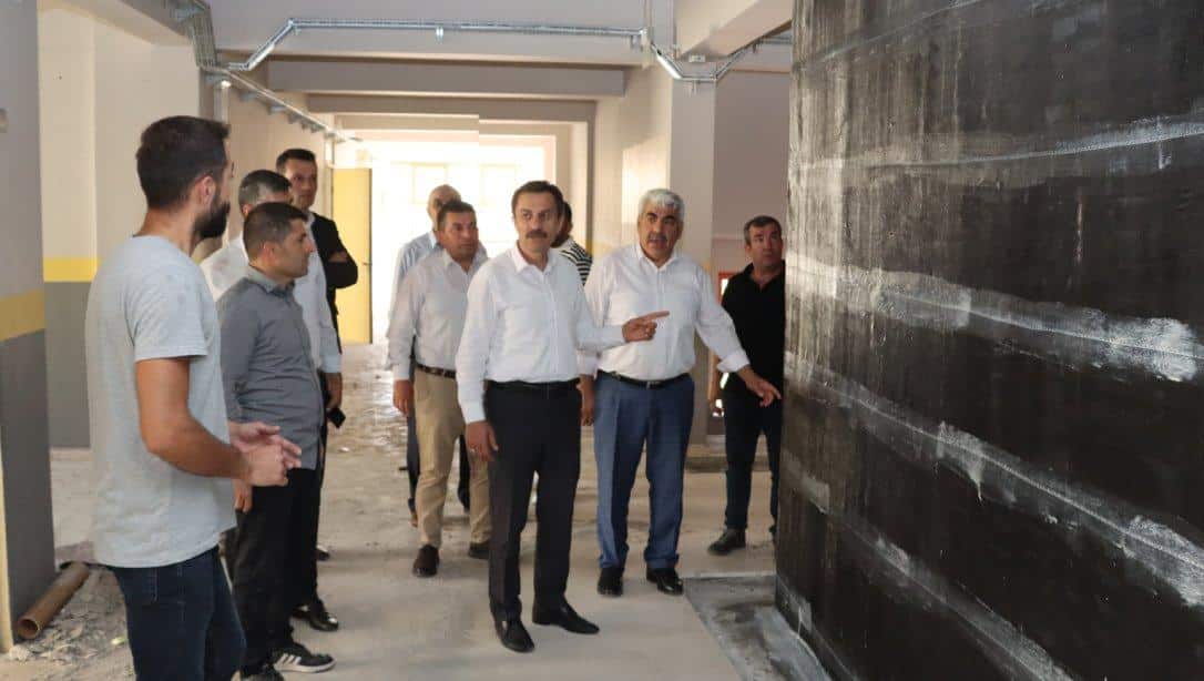 Millî Eğitim Müdürümüz Ergüven Aslan, Gürün Türk Telekom Çok Programlı Anadolu Lisesi binasında devam eden deprem güçlendirme ve onarım çalışmalarını yerinde inceledi.
