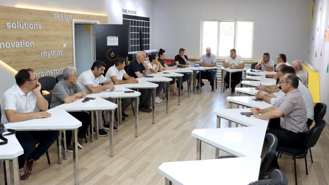 Millî Eğitim Bakanlığınca belirlenen 2023-2024 Eğitim-Öğretim Yılı Çalışma Takvimi kapsamında Sivas'ta yürütülecek yerel çalışmalar komisyon toplantısında ele alındı.