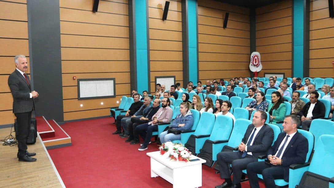 Millî Eğitim Bakanlığın belirlediği program doğrultusunda Sivas'ta gerçekleştirilecek olan Destekleme ve Yetiştirme Kurslarına (DYK) yönelik planlama ve bilgilendirme toplantısı düzenlendi.