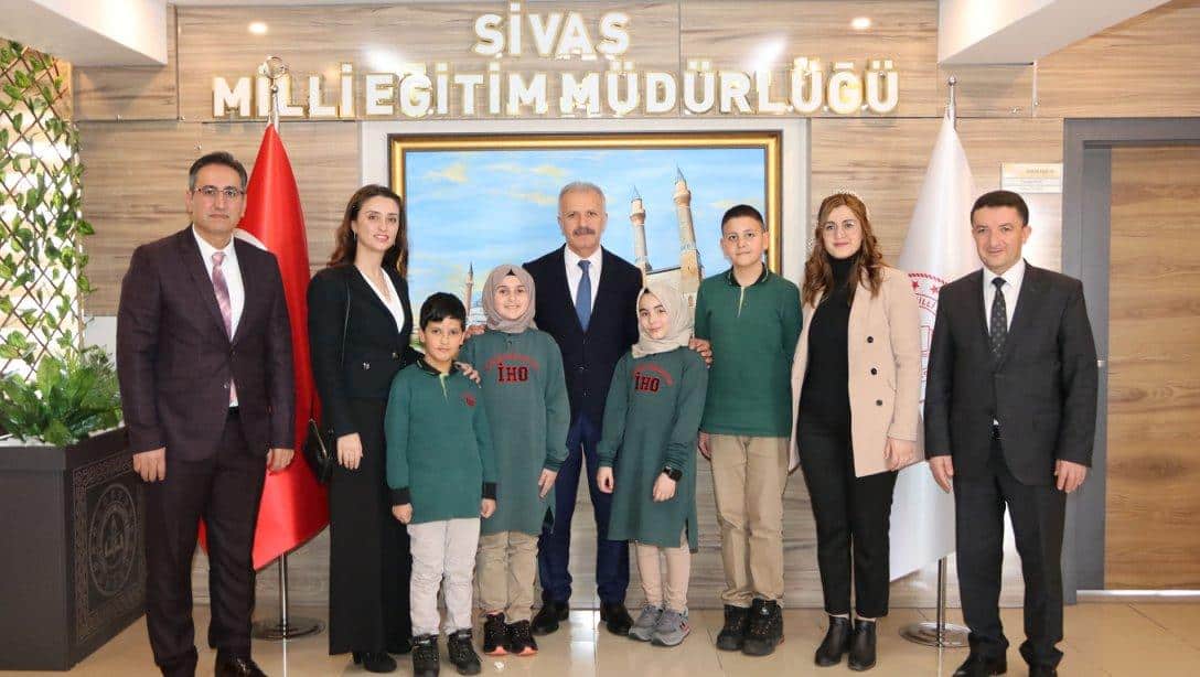 Kadı Burhanettin İmam Hatip Ortaokulu Öğrencileri, Harezmî Eğitim Modeli etkinlikleri kapsamında Millî Eğitim Müdürümüz Necati Yener'i ziyaret etti. 