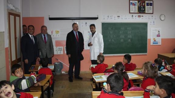 Milli Eğitim Müdürümüz Sayın Mustafa ALTINSOY, Cumhuriyet Ünv. İlk/Ortaokulu İnşaatında  İncelemelerde Bulundu.