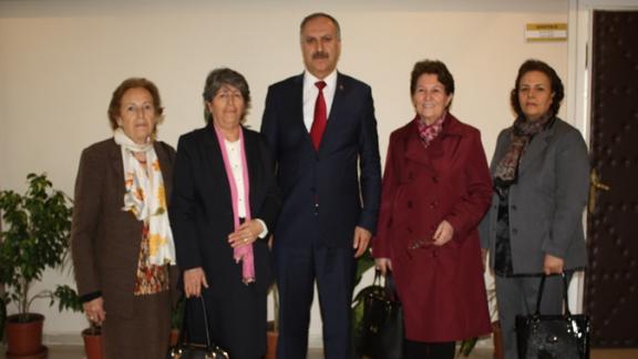 Sivas Kimsesiz Çocukları Koruma Derneği Başkanı Sultan Esmer, Dernek Yönetim Kurulu Üyeleri ile Birlikte Milli Eğitim Müdürümüz Mustafa Altınsoyu ziyaret etti.