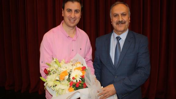 Eğitimci Yazar Zekeriya Efiloğlu, Sivasta Aile İçi İletişim Konulu Konferans Gerçekleştirdi.