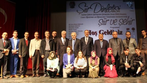 Sivas İMKB Anadolu Lisesi, Sivaslı Şairler Şiir Dinletisi programı düzenledi.