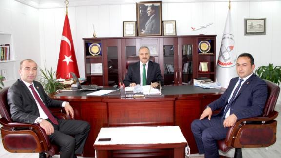 Sivas İl Genel Meclisi üyeleri İlyas Dönüş ve Murat Başaran Milli Eğitim Müdürümüz Mustafa Altınsoy´u ziyaret etti.
