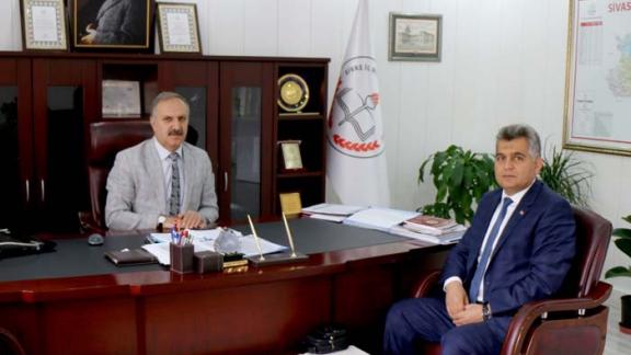 Devlet Su İşleri (DSİ) 19. Bölge Müdürü İsmail Kaya, Milli Eğitim Müdürümüz Mustafa Altınsoy´u ziyaret etti.