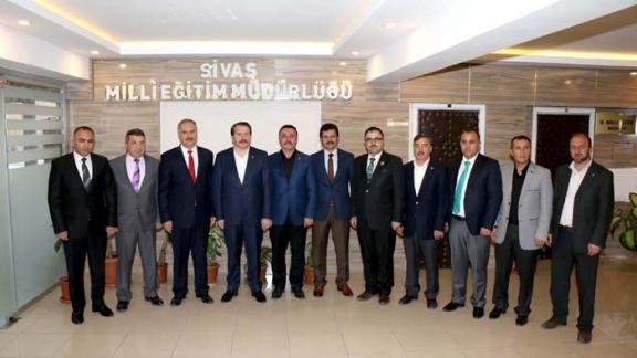 Memur-Sen Genel Başkanı Ali Yalçın, Eğitim Bir-Sen Sivas Şube yöneticileri ile birlikte Milli Eğitim Müdürümüz Mustafa Altınsoyu ziyaret etti.