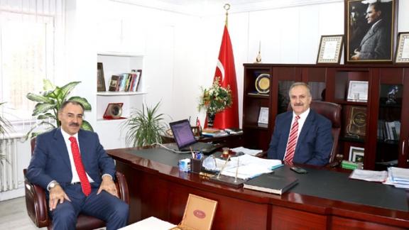 Milli Eğitim Bakanlığı (MEB) Strateji Geliştirme Başkanlığı Stratejik Planlama ve Yönetim Daire Başkanı Ahmet Er, Milli Eğitim Müdürümüz Mustafa Altınsoyu ziyaret etti.
