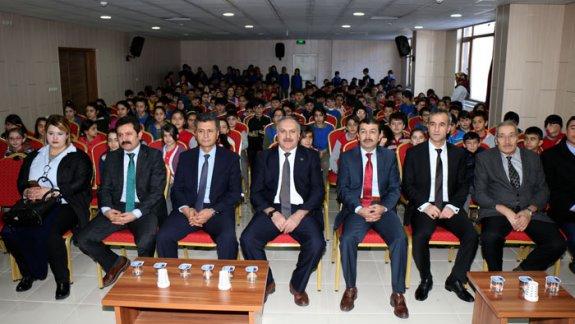 Milli Eğitim Müdürlüğümüz ve Sivas Çimentos (Çimento Fabrikası) işbirliğiyle öğrencilere yönelik İş Sağlığı ve Güvenliği konulu program düzenlendi. 