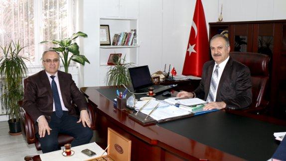 Basın İlan Kurumu (BİK) Sivas Şube Müdürü Sabri Karakaya, Milli Eğitim Müdürümüz Mustafa Altınsoyu ziyaret etti. 