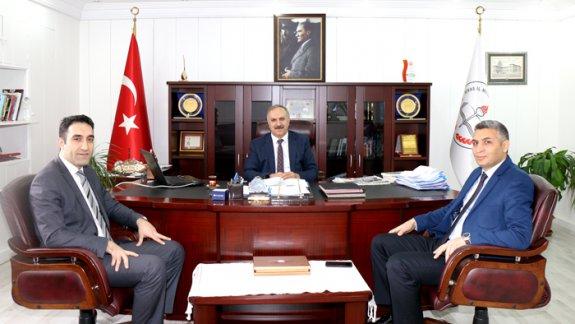 MEB Sistem Yönetimi Daire Başkanı Gültekin Kekeçoğlu ile Eğitim Yayım ve İçerik Yönetimi Daire Başkanı Mehmet Rüşen, Milli Eğitim Müdürümüz Mustafa Altınsoyu ziyaret etti.