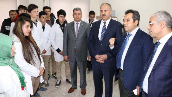 Milli Eğitim Bakanlığı Mesleki ve Teknik Eğitim Genel Müdürü Osman Nuri Gülay, meslek liselerini ziyaret etti.