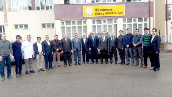 Milli Eğitim Müdürümüz Mustafa Altınsoy, Şehit Hamit Kandur İlk ve Ortaokulu, Kanuni Ortaokulu ve Abdülhamit Han Anadolu İmam Hatip Lisesini ziyaret etti.