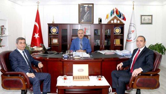 Sivas Termal Yönetim Kurulu Başkanı Orhan Önem ve Yönetim Kurulu Üyesi Murat Yıldırım, Milli Eğitim Müdürümüz Mustafa Altınsoyu ziyaret etti.