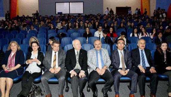 Mültecilerin ekonomik ve eğitim problemleri liselerarası Genç Diplomatlar konferansında ele alındı.