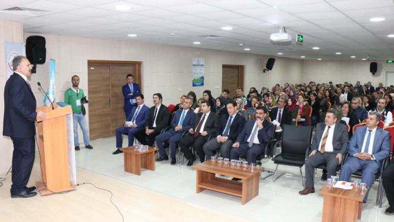 İklim Değişikliği Farkındalık Geliştirme Projesi kapsamında Sivasta, ilk ve ortaöğretim kurumlarında görevli öğretmenlere yönelik eğitim semineri düzenlendi.