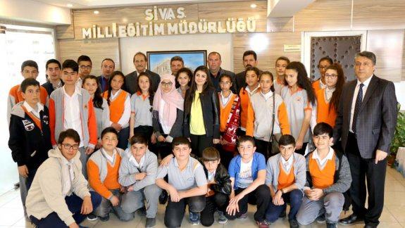 Gemerek Yurter Özcan Ortaokulu öğrencileri Milli Eğitim Müdür Vekilimiz Harun Tanı ziyaret etti.