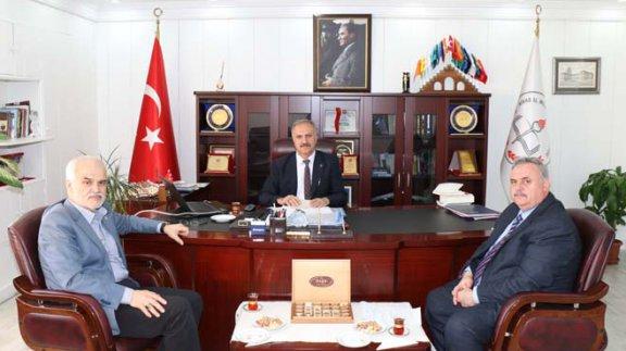 Bahçelievler Belediye Spor Kulübü Başkanı Yusuf Yıldırım ve Hafik İlçe Milli Eğitim Müdürü Birol Elmacıoğlu, Milli Eğitim Müdürümüz Mustafa Altınsoyu ziyaret etti.