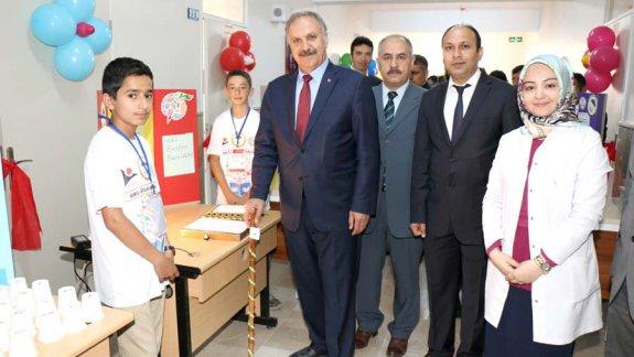 Şems-i Sivasi İmam Hatip Ortaokulunda TÜBİTAK 4006 Bilim Fuarı açıldı.