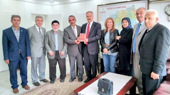 Sivas Yazarlar ve Şairler Derneği (SİYŞAD) Yönetim Kurulu ve üyeleri Milli Eğitim Müdürümüz Mustafa Altınsoyu ziyaret etti.