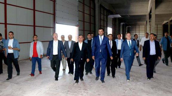 Milli Eğitim Bakanı İsmet Yılmaz Sivasta, 1. Organize Sanayi Bölgesinde faaliyet gösteren fabrikaları ziyaret etti.