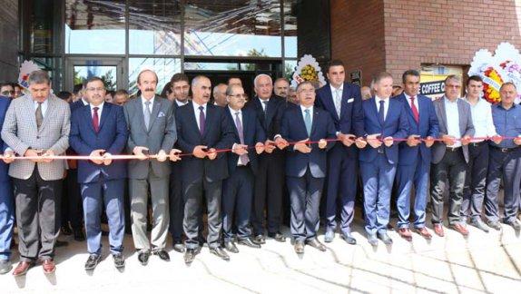 Milli Eğitim Bakanı İsmet Yılmaz, Hilton Garden Inn Sivas Otelinin resmi açılış törenine katıldı.