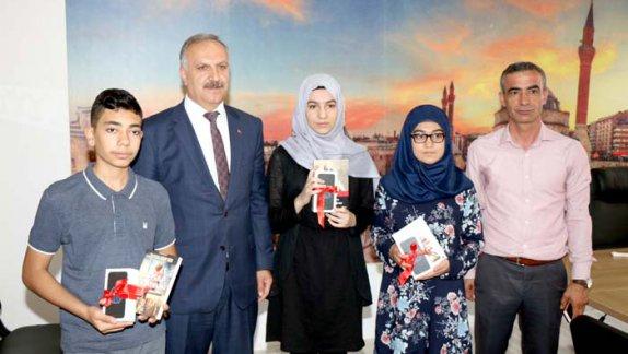 TEOGta Türkiye birincisi olan Kazancılar Ortaokulu öğrencileri ödüllendirildi. 