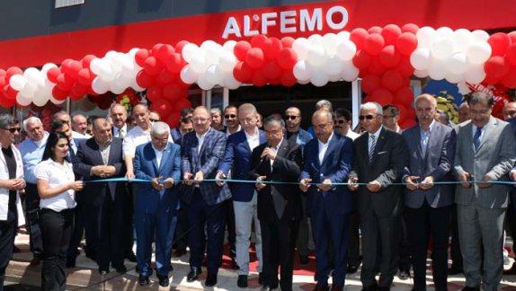 Milli Eğitim Bakanı İsmet Yılmaz Alfemo Sivas Mağazasının açılışına katıldı.