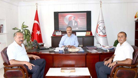 Akıncılar İlçe Belediye Başkanı Hasan Şen, Milli Eğitim Müdürümüz Mustafa Altınsoyu ziyaret etti.