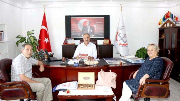 Sivassporun eski takım kaptanı, Çolak Selo lakaplı Selahattin Elbay, Milli Eğitim Müdürümüz Mustafa Altınsoyu ziyaret etti. 