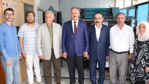 Milli Eğitim Müdürümüz Mustafa Altınsoy, Bizim Sivas Gazetesinin 30uncu kuruluş yıl dönümünü kutladı.