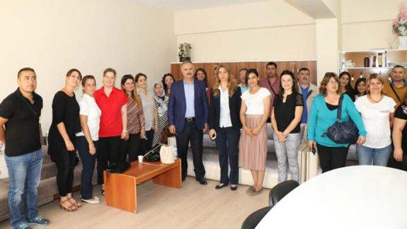 Milli Eğitim Müdürümüz Mustafa Altınsoy, Şube Müdürlerimiz Mehmet Ar ve Mesnet Aras ile birlikte Seyrantepe İMKB Ortaokulunu ziyaret etti.