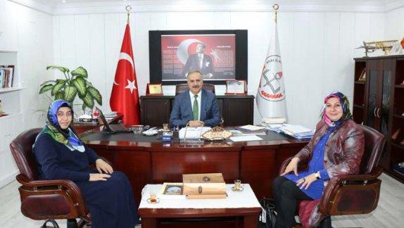 Kadın ve Demokrasi Derneği (KADEM) İl Temsilcisi Semra Temurbaş Mavibulut, Milli Eğitim Müdürümüz Mustafa Altınsoyu ziyaret etti.