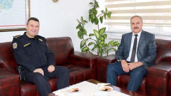 Sivas Polis Meslek Eğitim Merkezi Müdürü Kadir Yırtar, Milli Eğitim Müdürümüz Mustafa Altınsoyu ziyaret etti. 