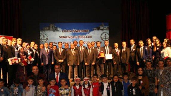 Eğitim ve Öğretimde Yenilikçilik Ödülleri Orta Anadolu Bölge Ödül Töreni Sivasta yapıldı.