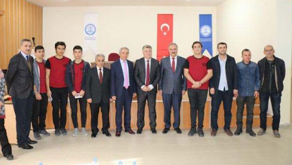 Prof. Dr. Necati Erşen Sosyal Bilimler Lisesinde 20 Kasım Dünya Felsefe Günü dolayısıyla söyleşi programı düzenlendi.
