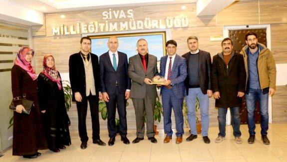 Sivas İnsan Hak ve Hürriyetleri (İHH) İnsani Yardım Derneği Yönetim Kurulu, Milli Eğitim Müdürümüz Mustafa Altınsoyu ziyaret etti.