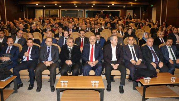 Kırıkkale Üniversitesi Öğretim Üyesi Prof. Dr. İsmail Aydoğan Sivasta, Kültür Temelli Eğitim konulu konferans verdi.