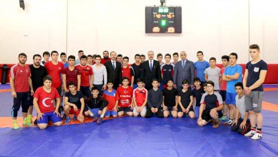 illi Eğitim Müdürümüz Mustafa Altınsoy, Ahmet Ayık Spor Lisesini ziyaret etti.