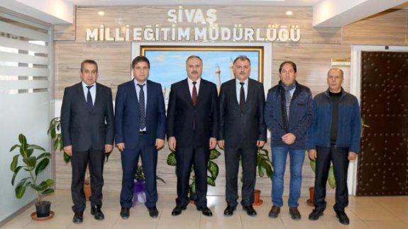 Birlik Vakfı Sivas Şube Başkanı Dr. Tayyar Akbulut, yönetim kurulu üyeleri ile birlikte Milli Eğitim Müdürümüz Mustafa Altınsoyu ziyaret etti.