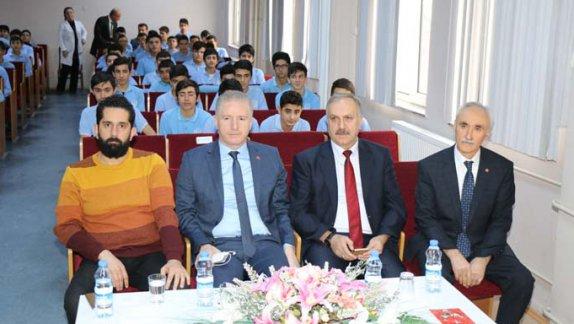 SADED Yönetim Kurulu Başkanı, Eğitimci-Yazar Tahir Fatih Andı, Sivas Anadolu İmam Hatip Lisesinde düzenlenen programda öğrencilerle bir araya geldi.