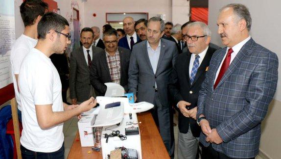 Şehit Muhammet Onur Demir Anadolu Lisesinde TÜBİTAK 4006 Bilim Fuarı açıldı.