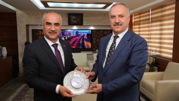 Adana İl Milli Eğitim Müdürlüğü görevine atanan Milli Eğitim Müdürümüz Mustafa Altınsoy, Sivas Belediye Başkanı Sami Aydına veda ziyaretinde bulundu.