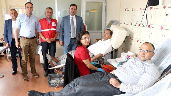Milli Eğitim Müdürlüğümüz Personeli, Türk Kızılayı Sivas Kan Bağış Merkezi Müdürlüğünce Düzenlenen Kan Bağışı Kampanyasına Destek Verdi
