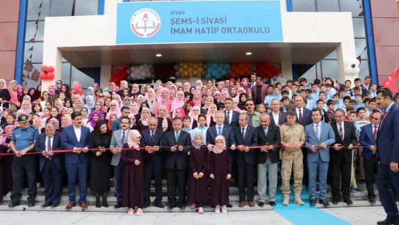 2018-2019 Eğitim-Öğretim Dönemi Ders Yılı Açılış Töreni, Şems-i Sivasi İmam Hatip Ortaokulunun Yeni Binasında Gerçekleştirildi.