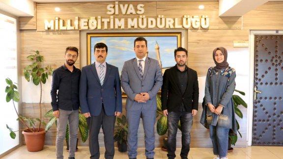 Sivas Kent Konseyi Gençlik Meclisi, Konsey Genel Sekreteri Mahmut Ateşalp ile birlikte Milli Eğitim Müdürümüz Ebubekir Sıddık Savaşçıyı ziyaret etti.