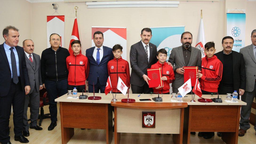2023´e Doğru Eğitimde Değişim Dönüşüm Hareketi Projesi Kapsamında Minik Yetenekler Türk Futboluna Kazandırılacak.