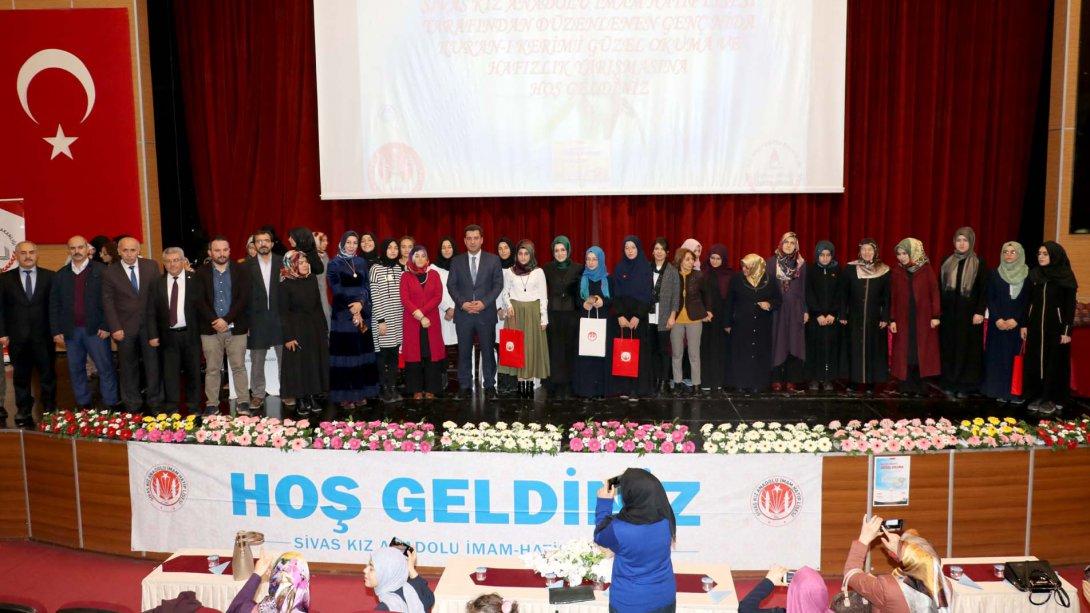 Sivasta İmam Hatip Liseleri Arası Genç Nida Hafızlık Yarışması ve Kuran-ı Kerimi Güzel Okuma Yarışması Düzenlendi.