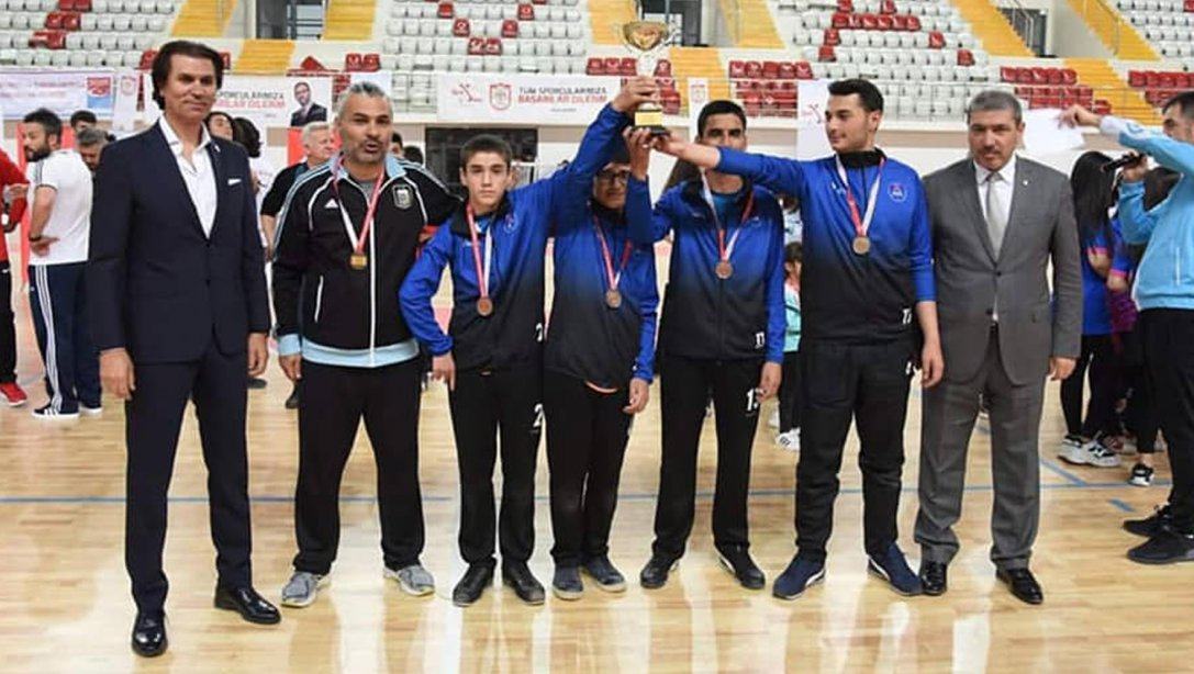Türkiye Curling Şampiyonasında Sabancı Anadolu Lisesi Türkiye Şampiyonu, Asım Şahin Kız Anadolu İmam Hatip Lisesi İse Türkiye İkincisi Oldu.